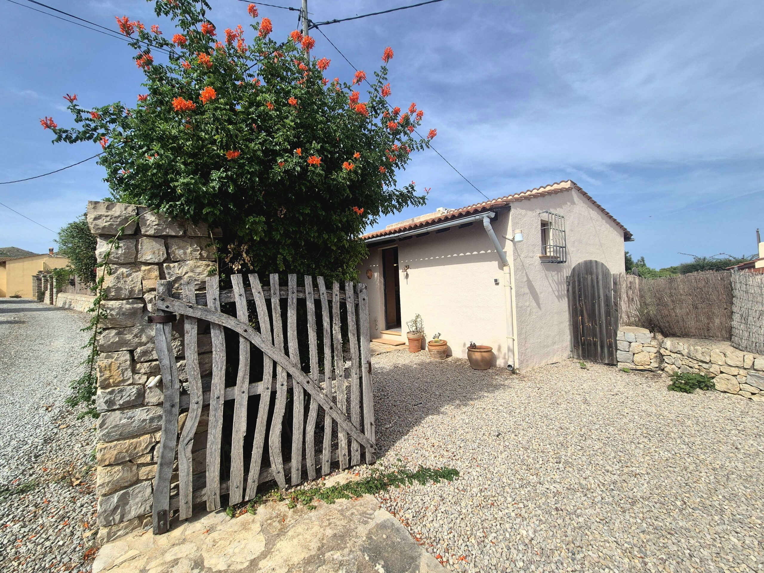 CASA INDEPENDIENTE CON JARDIN EN PEQUEÑA URBANIZACION PRIVADA, MANACOR