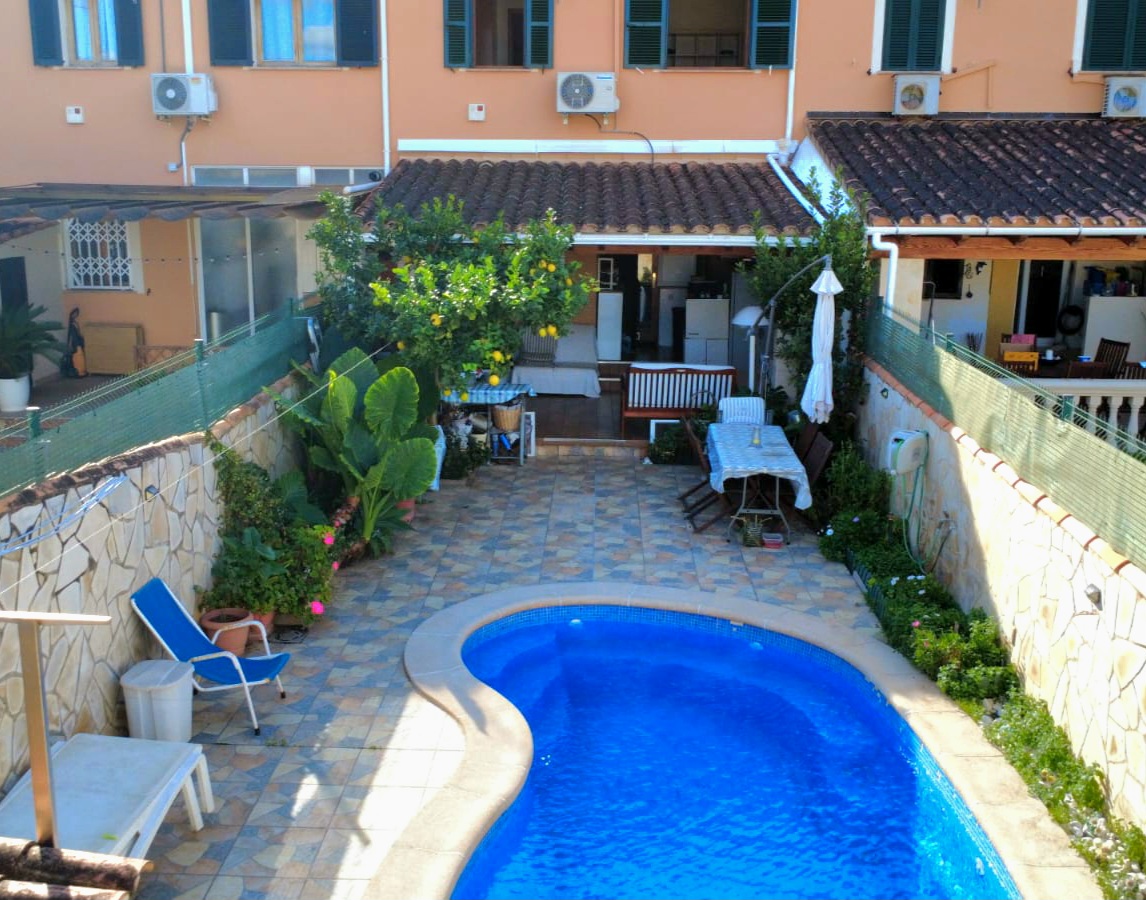 CHALET ADOSADO CON PISCINA PRIVADA, TU OASIS EN PALMA DE MALLORCA